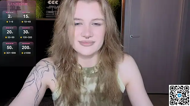 Snapshot of eshleeygreen chatting on 05-14-26, 09:34 eshleeygreen online show from 05-14-26, 09:34