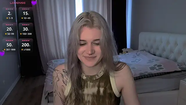 Snapshot of eshleeygreen chatting on 07-21-26, 01:23 eshleeygreen online show from 07-21-26, 01:23