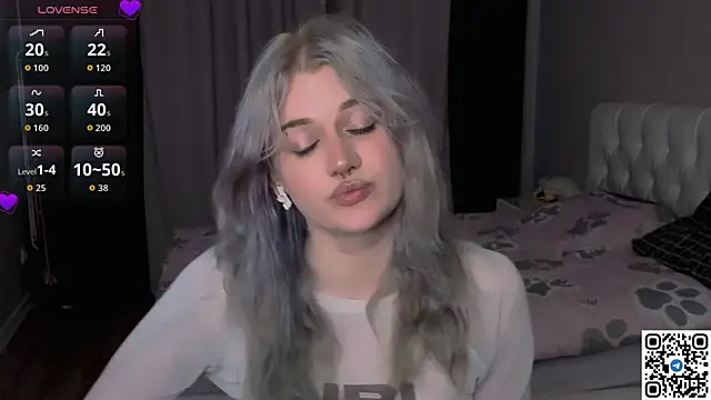 Snapshot of eshleeygreen chatting on 07-15-26, 06:15 eshleeygreen online show from 07-15-26, 06:15