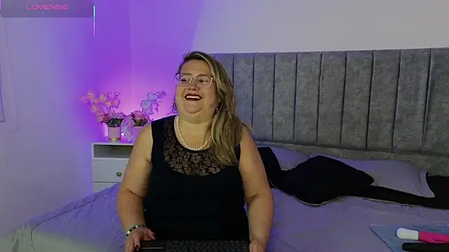 CurvyRosse  online show from 11-06-25, 03:43
