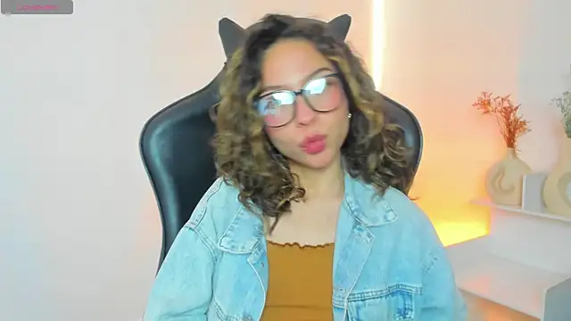 LuluuBerry online show from 12-02-25, 04:41