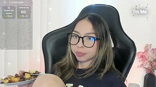 LuluuBerry online show from 12-21-25, 09:37