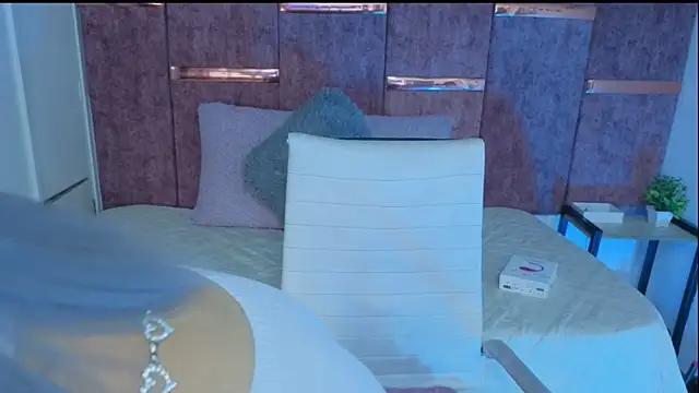  ViolletteNoir  online show from 01-10-26, 08:26