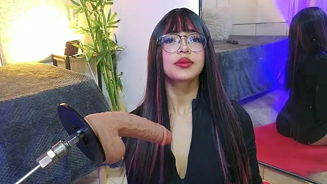 Snapshot of _ViolletteNoir_ chatting on 05-17-26, 02:06 ViolletteNoir online show from 05-17-26, 02:06