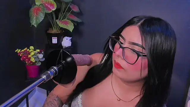 Amy whittee online show from 04-13-26, 03:43