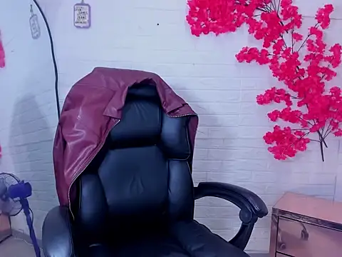 MiaStorm1 online show from 11-08-25, 11:41