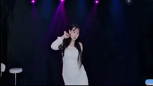 Snapshot of RXT-01 chatting on 11-09-25, 10:14 RXT-01 online show from 11-09-25, 10:14