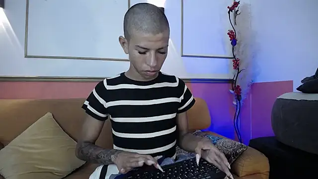 Snapshot of Tessachains_2_ chatting on 11-20-25, 12:50 Tessachains 2 online show from 11-20-25, 12:50