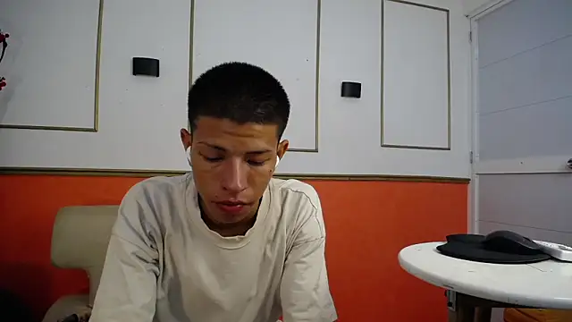 Snapshot of Tessachains_2_ chatting on 12-17-25, 03:33 Tessachains 2 online show from 12-17-25, 03:33