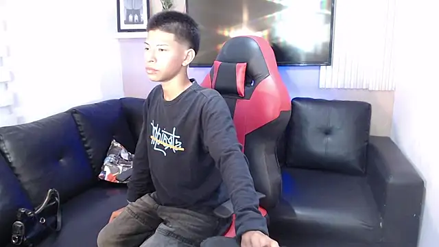 Snapshot of Tessachains_2_ chatting on 01-08-26, 03:23 Tessachains 2 online show from 01-08-26, 03:23