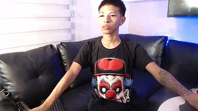 Snapshot of Tessachains_2_ chatting on 01-13-26, 02:04 Tessachains 2 online show from 01-13-26, 02:04