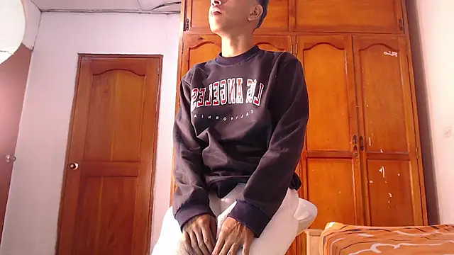 Snapshot of Tessachains_2_ chatting on 02-13-26, 03:50 Tessachains 2 online show from 02-13-26, 03:50