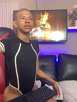 Snapshot of Tessachains_2_ chatting on 11-18-25, 12:30 Tessachains 2 online show from 11-18-25, 12:30