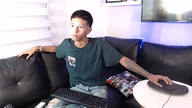 Snapshot of Tessachains_2_ chatting on 01-09-26, 04:03 Tessachains 2 online show from 01-09-26, 04:03