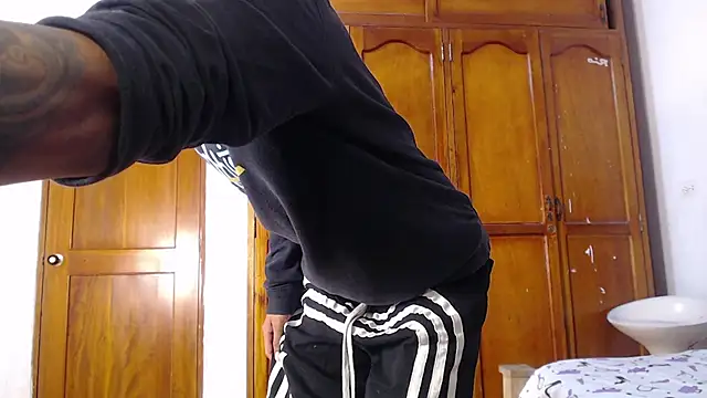 Snapshot of Tessachains_2_ chatting on 02-27-26, 01:50 Tessachains 2 online show from 02-27-26, 01:50