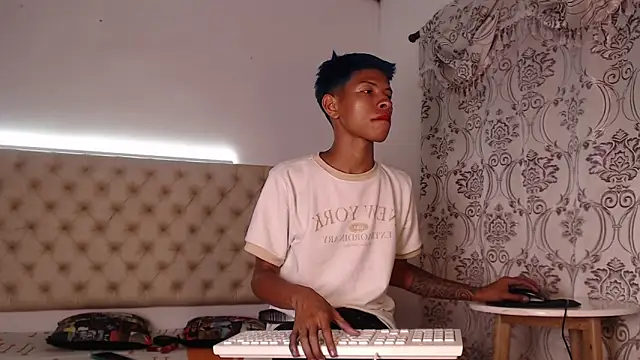 Snapshot of Tessachains_2_ chatting on 02-11-26, 01:38 Tessachains 2 online show from 02-11-26, 01:38