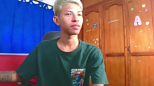 Snapshot of Tessachains_2_ chatting on 02-25-26, 04:40 Tessachains 2 online show from 02-25-26, 04:40