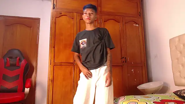 Snapshot of Tessachains_2_ chatting on 02-15-26, 02:34 Tessachains 2 online show from 02-15-26, 02:34