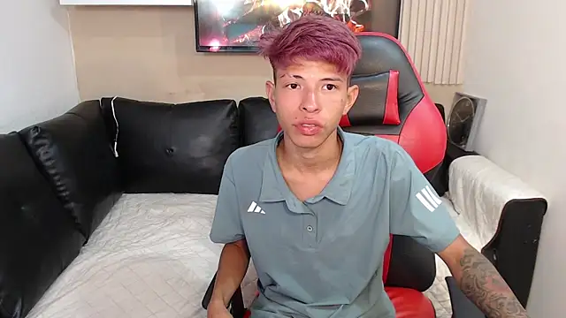 Snapshot of Tessachains_2_ chatting on 11-17-25, 02:26 Tessachains 2 online show from 11-17-25, 02:26