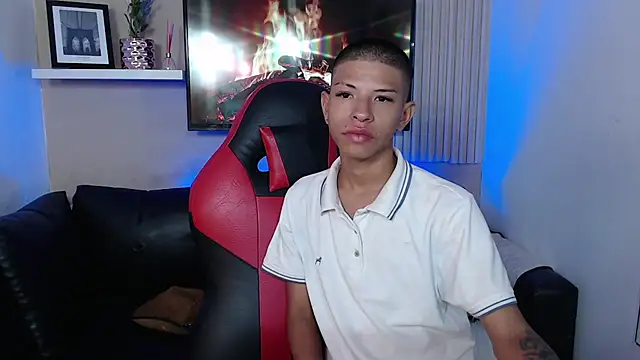 Snapshot of Tessachains_2_ chatting on 12-01-25, 01:34 Tessachains 2 online show from 12-01-25, 01:34