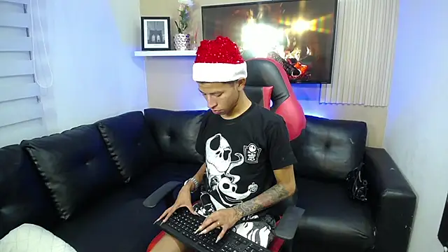 Snapshot of Tessachains_2_ chatting on 12-21-25, 03:52 Tessachains 2 online show from 12-21-25, 03:52