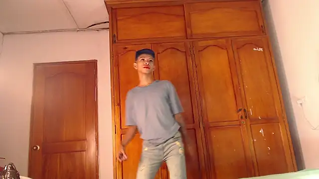 Snapshot of Tessachains_2_ chatting on 02-14-26, 01:55 Tessachains 2 online show from 02-14-26, 01:55