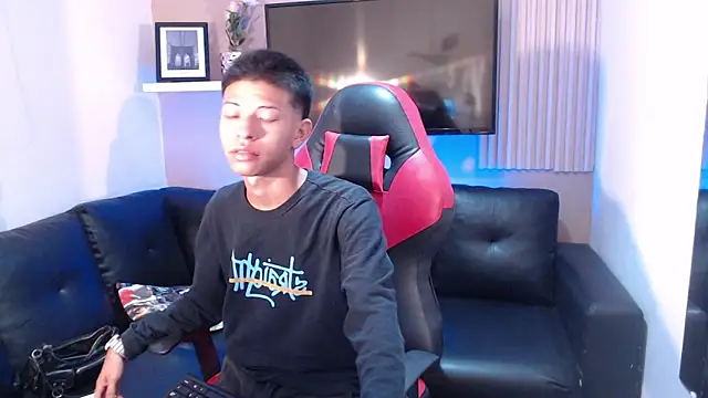 Snapshot of Tessachains_2_ chatting on 01-08-26, 03:29 Tessachains 2 online show from 01-08-26, 03:29