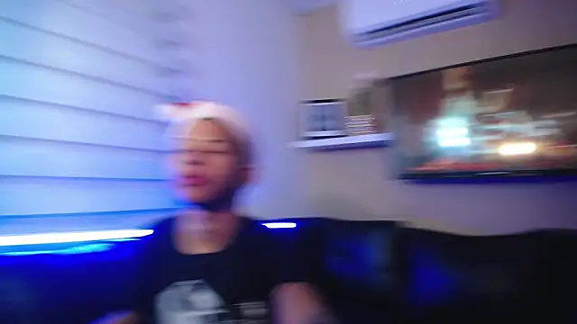 Snapshot of Tessachains_2_ chatting on 12-23-25, 04:23 Tessachains 2 online show from 12-23-25, 04:23