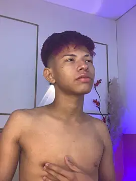 Snapshot of Tessachains_2_ chatting on 11-12-25, 02:15 Tessachains 2 online show from 11-12-25, 02:15