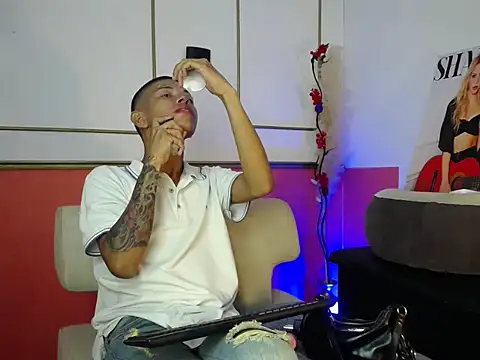 Snapshot of Tessachains_2_ chatting on 11-29-25, 10:32 Tessachains 2 online show from 11-29-25, 10:32