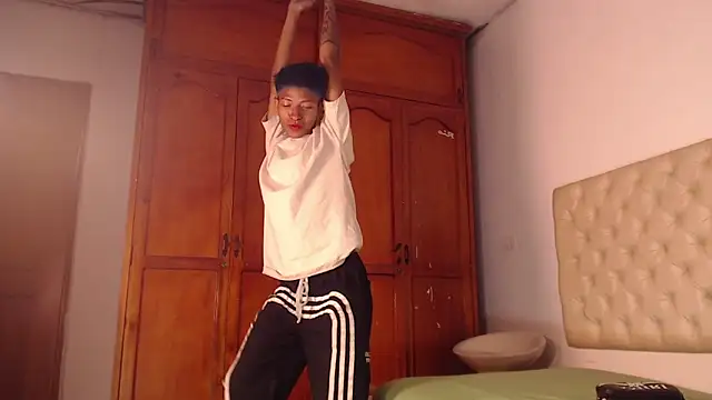 Snapshot of Tessachains_2_ chatting on 02-12-26, 01:49 Tessachains 2 online show from 02-12-26, 01:49