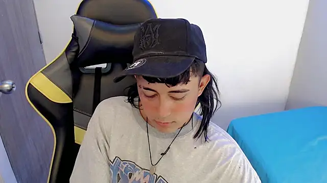 Tatann 18 online show from 11-21-25, 08:41