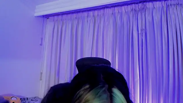 Lilith Zenith  online show from 12-14-25, 04:40