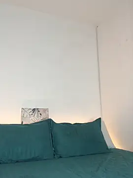 E mmily online show from 03-18-26, 02:37