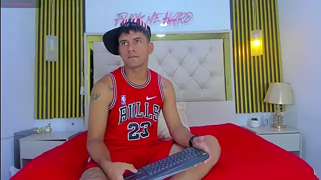 Snapshot of KEVIN_MCKINLEY chatting on 11-08-25, 05:22 KEVIN MCKINLEY online show from 11-08-25, 05:22