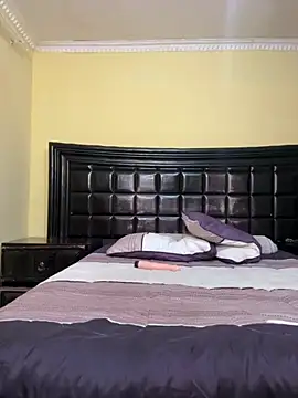 NiaLong21  online show from 12-02-25, 08:32