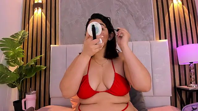 Snapshot of Carlotta_de_velour chatting on 05-20-26, 02:41 Carlotta de velour online show from 05-20-26, 02:41