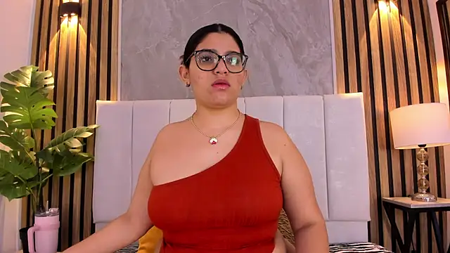 Snapshot of Carlotta_de_velour chatting on 05-29-26, 01:33 Carlotta de velour online show from 05-29-26, 01:33