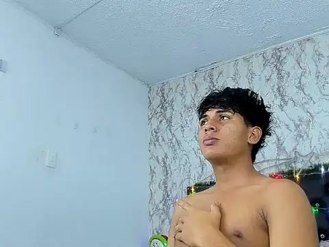 Valentino Lane online show from 12-21-25, 02:35