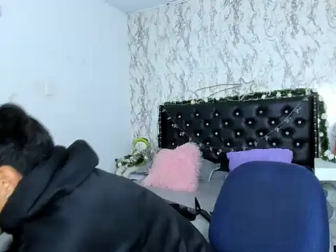 Valentino Lane online show from 12-16-25, 02:16