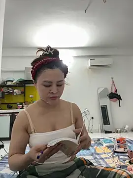 hellela-a online show from 11-07-25, 06:56