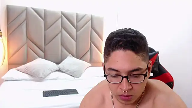 Snapshot of DanteVoss chatting on 11-08-25, 03:32 DanteVoss online show from 11-08-25, 03:32