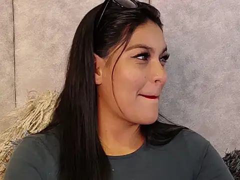 Snapshot of LannyShell chatting on 11-18-25, 05:49 LannyShell online show from 11-18-25, 05:49