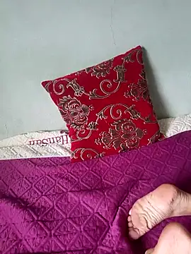 Snapshot of Ladzy_kieu chatting on 11-08-25, 01:31 Ladzy kieu online show from 11-08-25, 01:31