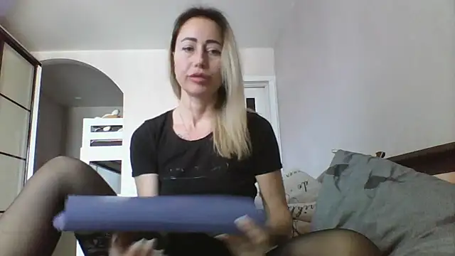 Snapshot of Anjelina_rose chatting on 02-21-26, 10:06 Anjelina rose online show from 02-21-26, 10:06