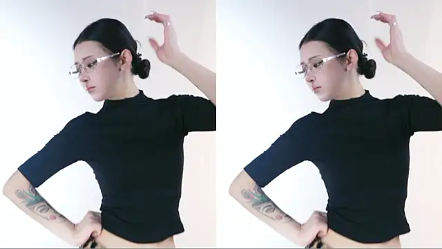 Snapshot of MHe-002 chatting on 02-04-26, 10:10 MHe-002 online show from 02-04-26, 10:10