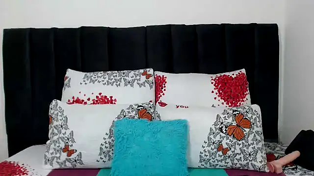 Miss-Berries online show from 03-28-26, 01:23