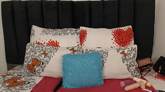 Snapshot of Miss-Berries chatting on 05-03-26, 09:18 Miss-Berries online show from 05-03-26, 09:18