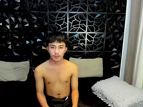 Snapshot of Urloverhardcock chatting on 05-04-26, 05:55 Urloverhardcock online show from 05-04-26, 05:55