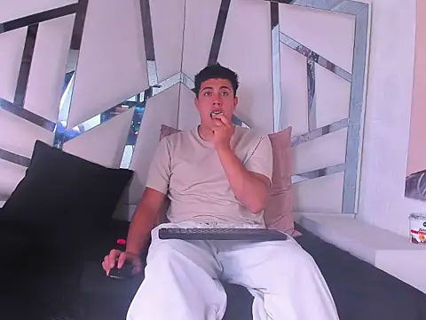 Emmaanddarling online show from 11-17-25, 04:11